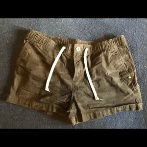 Vuori women’s large ripstop shorts, black camo